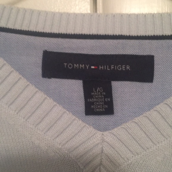 Tommy Hilfiger light blue men’s Vneck sweater NWOT - Picture 3 of 8